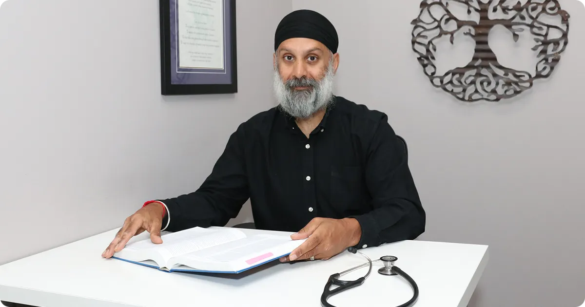 aspirenaturalhealth-about-dr-romi-raina-nd-img1