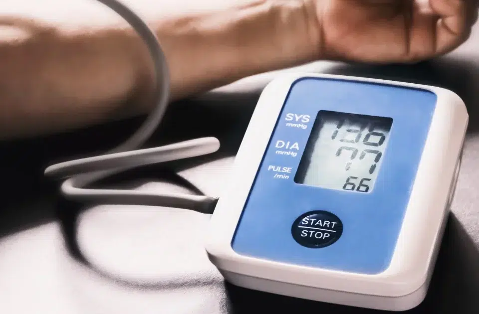 aspire-natural-health-What Causes High Blood Pressure in Young Adults-fea-img