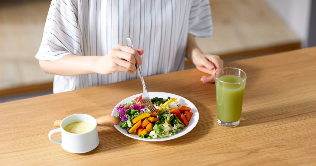 Eating colourful, whole food meals and drinking fresh juices consistently is a simple, practical way to support your body and get better results from naturopathic treatment